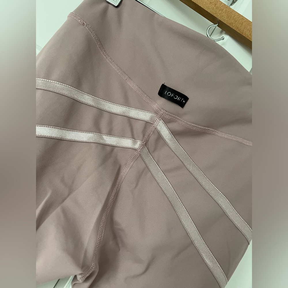 BELOFORTE & JED NORTH
PRE-OWNED | SET Bra & Capri Pants
NWOT Sparkly Leggings - Picture 4 of 13